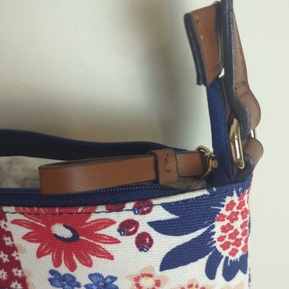 NWT Tommy Hiflinger Cottage Floral Crossbody Athleisure Bag With Charm - Picture 6 of 13